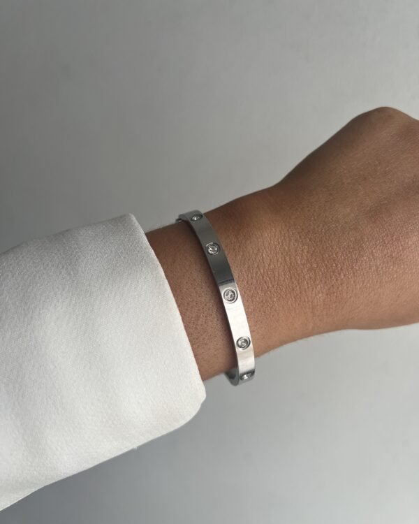 Bracelete com brilhantes prateada