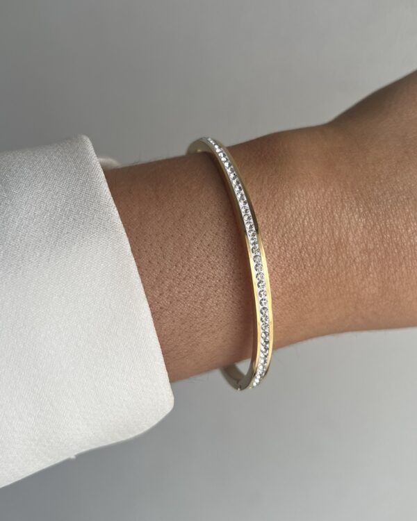 Bracelete brilhantes em dourado