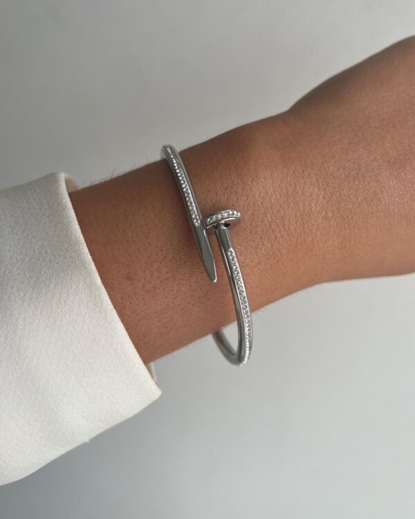 Bracelete prego com brilhantes prateada