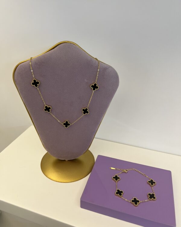 Colar trevos preto