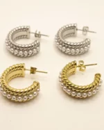 Argolas médias com pérolas em dourado