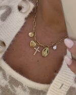 Colar várias medalhas