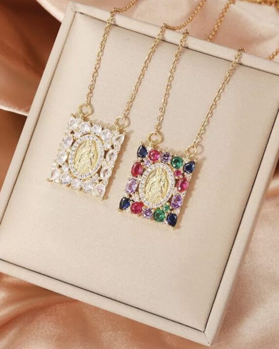 Colar quadrado nossa Sra com brilhantes brancos